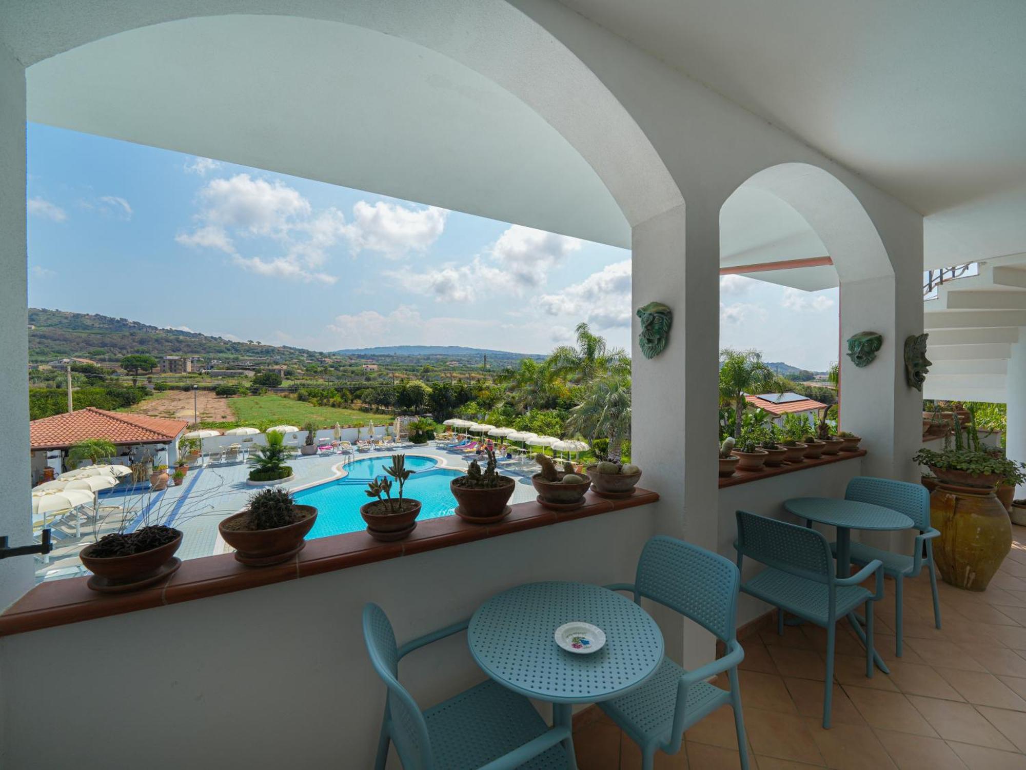Hotel Damanse Santa Domenica  Exterior photo