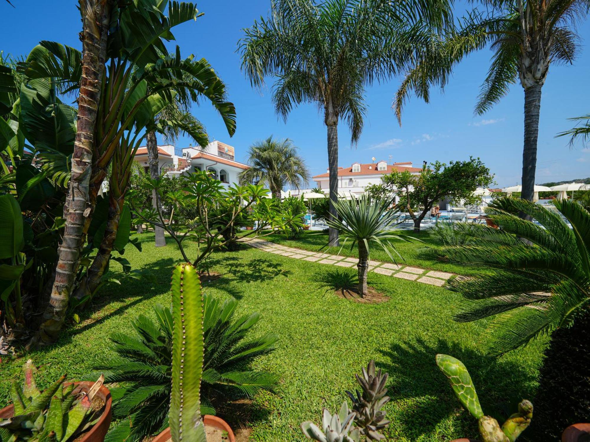 Hotel Damanse Santa Domenica  Exterior photo